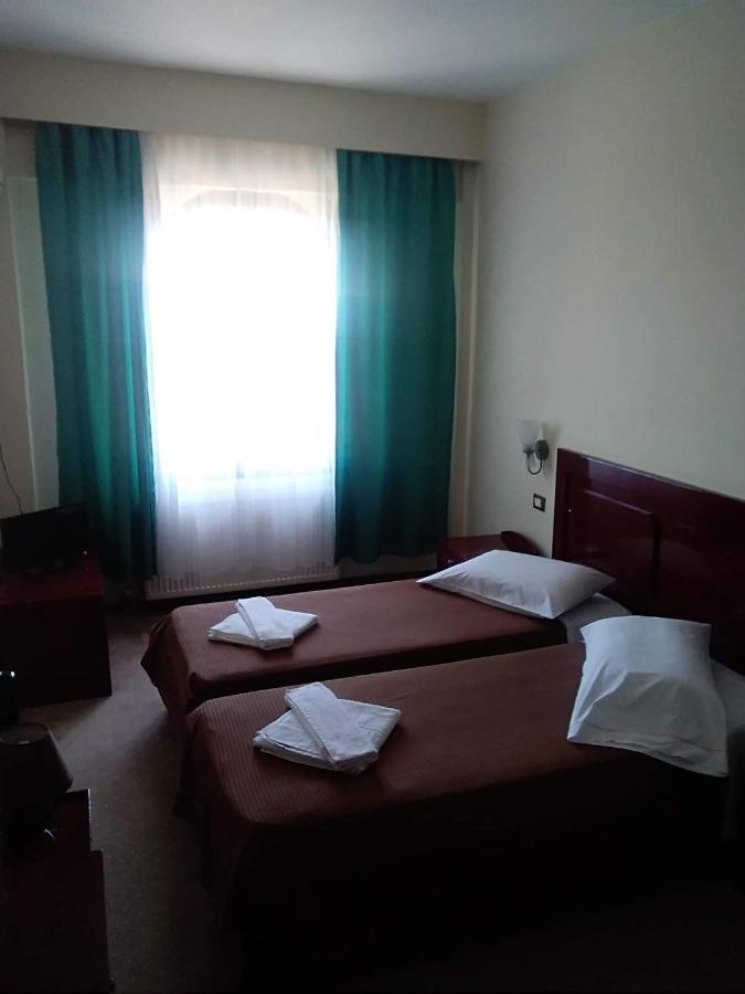 Hotel Isaraiko Spiti Agia Theodora Isaris Exterior photo